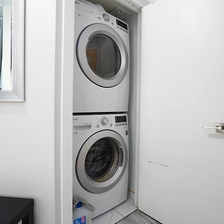1504 Brand New Best Location 1Br Den With Amazing View 多伦多 外观 照片